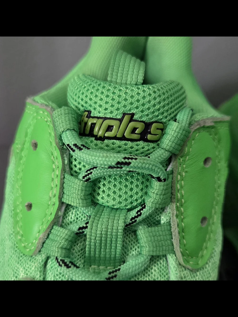 Balenciaga Triple S Green. Size 11 (44) . Excellent Condition - Picture 4 of 13